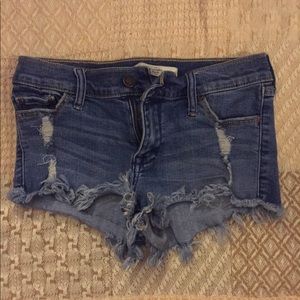 Abercrombie & Fitch 00 frayed short shorts